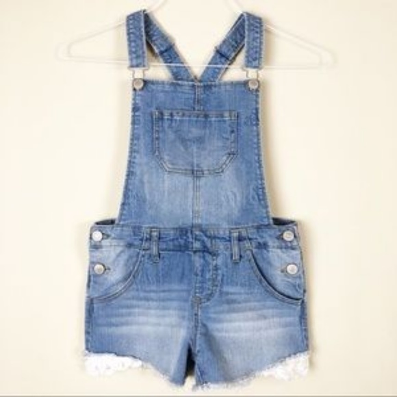Epic Threads Other - Girls Overalls w/ lace detail on shorts